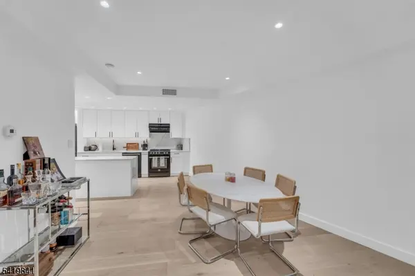 101 Shearwater Ct #25, Jersey City, NJ 07305