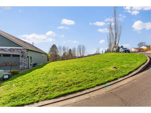 925 FAIRWAY DR, Washougal, WA 98671