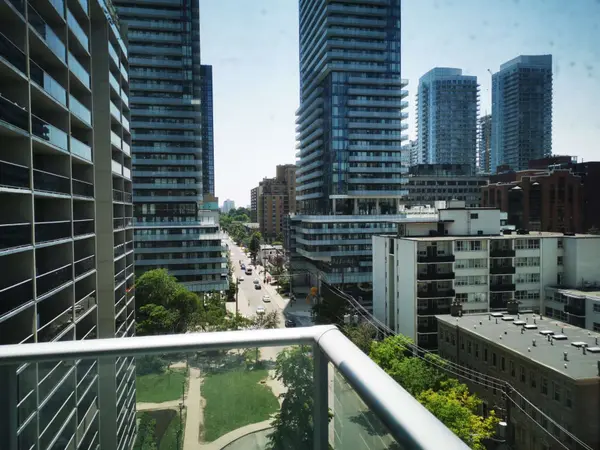 195 Redpath AVE #810, Toronto C10, ON M4P 0E4