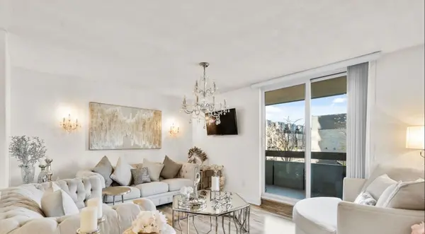 45 Huntingdale BLVD #303, Toronto E05, ON M1W 2N8