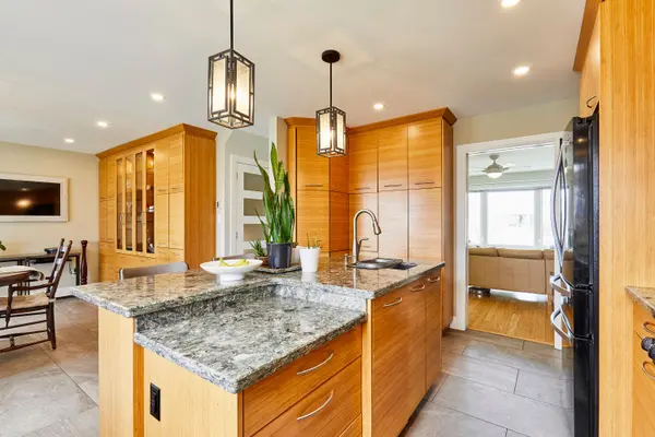 1078 Roundelay CT, Oshawa, ON L1J 7R7