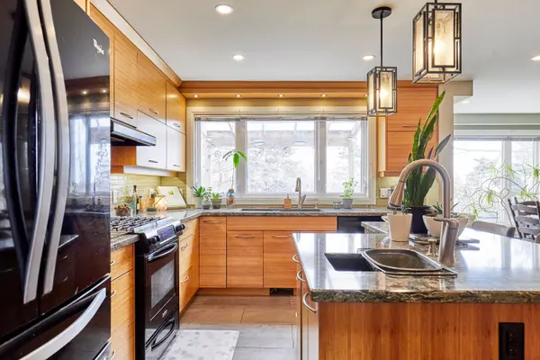 1078 Roundelay CT, Oshawa, ON L1J 7R7