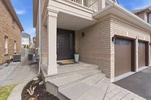 89 Harty CRES, Ajax, ON L1T 4E7