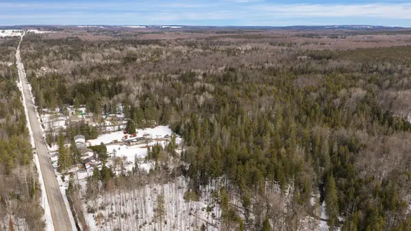 1541 Gill RD, Springwater, ON L9X 1N2