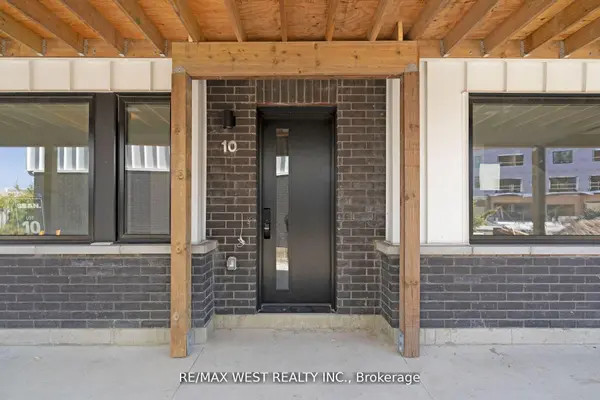 10 Rainwater LN, Barrie, ON L4N 9J6