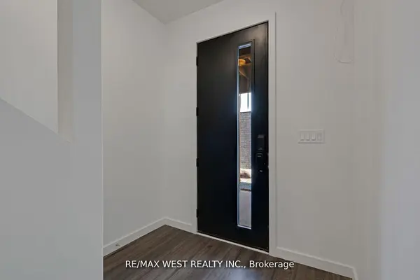 10 Rainwater LN, Barrie, ON L4N 9J6