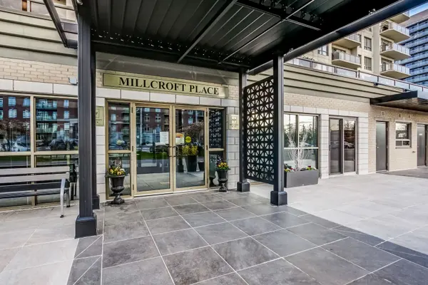 1998 Ironstone DR #713, Burlington, ON L7L 7P7