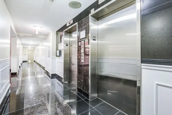 1998 Ironstone DR #713, Burlington, ON L7L 7P7