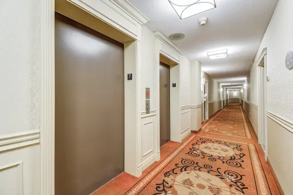 1998 Ironstone DR #713, Burlington, ON L7L 7P7