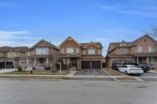 13 Villagewood ST, Brampton, ON L6P 2C3