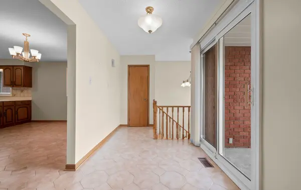 5 Acacia AVE, Toronto W05, ON M9M 1H6