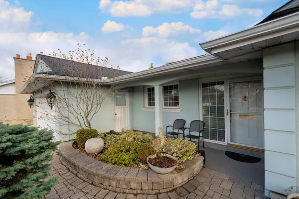 3 Conifer DR, Toronto W08, ON M9C 1X3