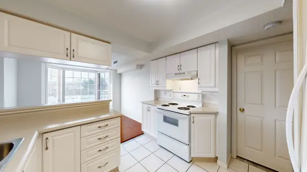 216 Plains Road West RD W #D408, Burlington, ON L7T 4K8