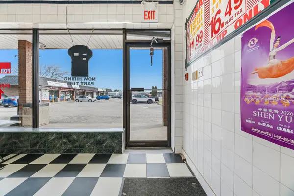 5291 Lakeshore RD, Burlington, ON L7L 1C7