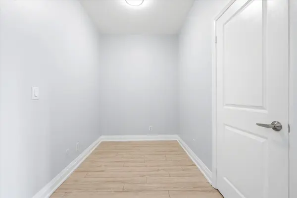 6 Eva RD #GL5, Toronto W08, ON M9C 0B1