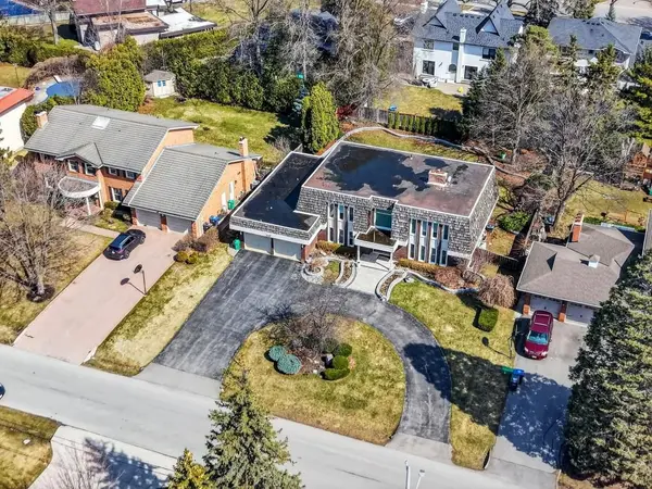 2145 Oneida CRES, Mississauga, ON L5C 1V7