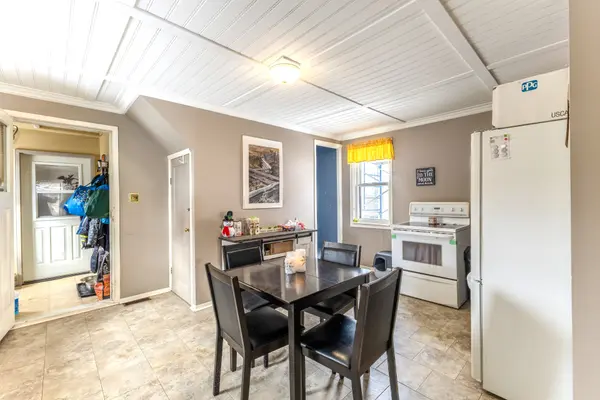 10 Meadow ST, Whitewater Region, ON K0J 1K0