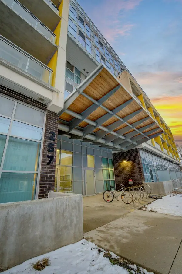 257 Hemlock ST #606, Waterloo, ON N2L 0K2