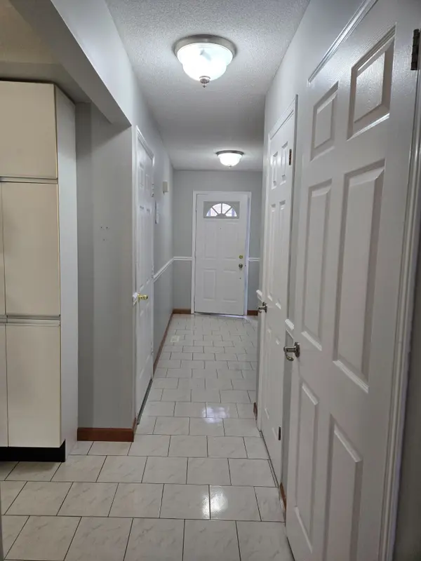 1 Royalwood CT #55, Hamilton, ON L8E 4Y2