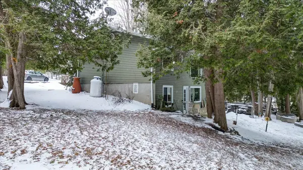 6 Leisure LN, Kawartha Lakes, ON K9V 4R1