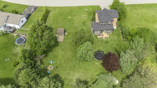 18 Peter ST, Amaranth, ON L9W 5Z8