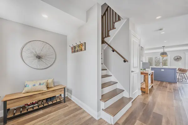 18 Peter ST, Amaranth, ON L9W 5Z8