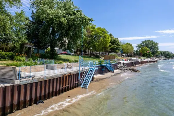 2592 Lakeshore RD, Haldimand, ON N1A 2W8