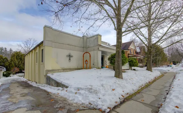 96 Dunbar RD S, Waterloo, ON N2L 2E5