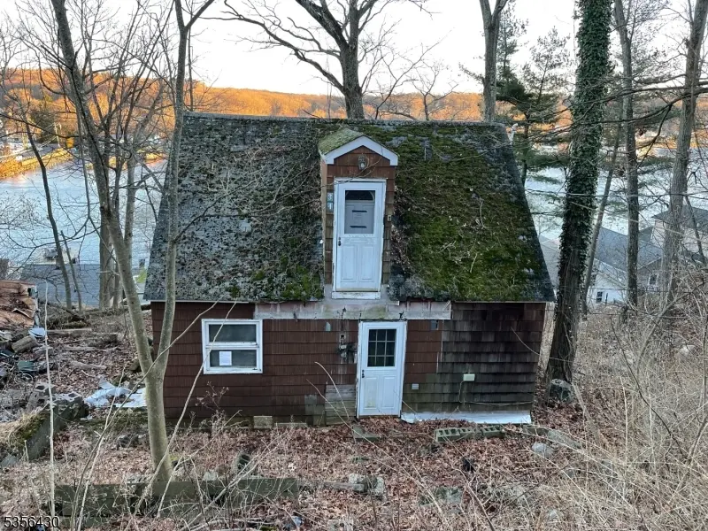 34 Iowa Ave, Jefferson Twp., NJ 07849