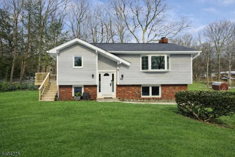 512 N Lake Shore Dr, West Milford Twp., NJ 07421