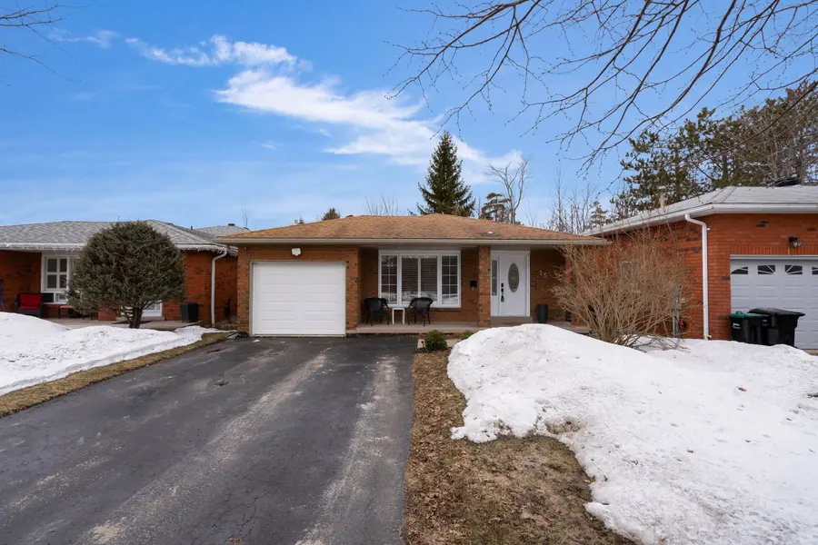 15 Buchanan ST, Barrie, ON L4M 6B7