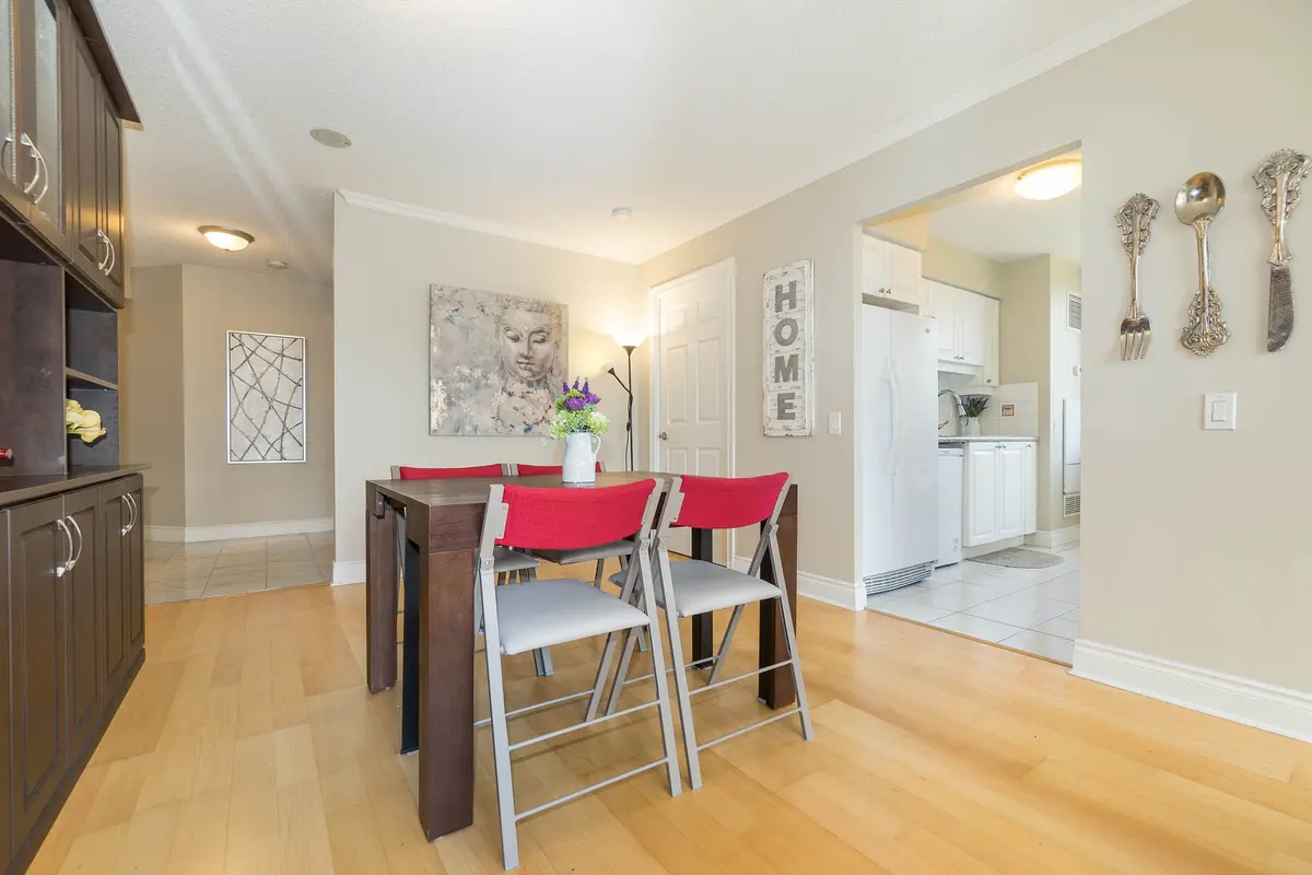 80 Harrison Garden BLVD #220, Toronto C14, ON M2N 7E3