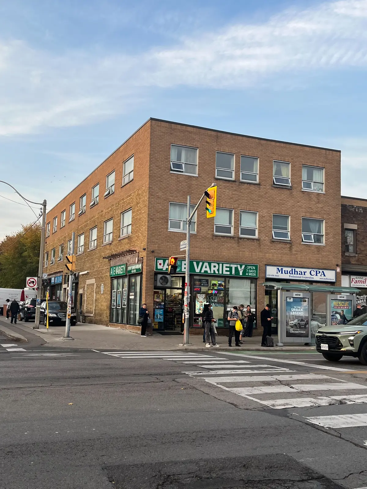 3 Linnsmore CRES #201, Toronto E03, ON M4J 4K7