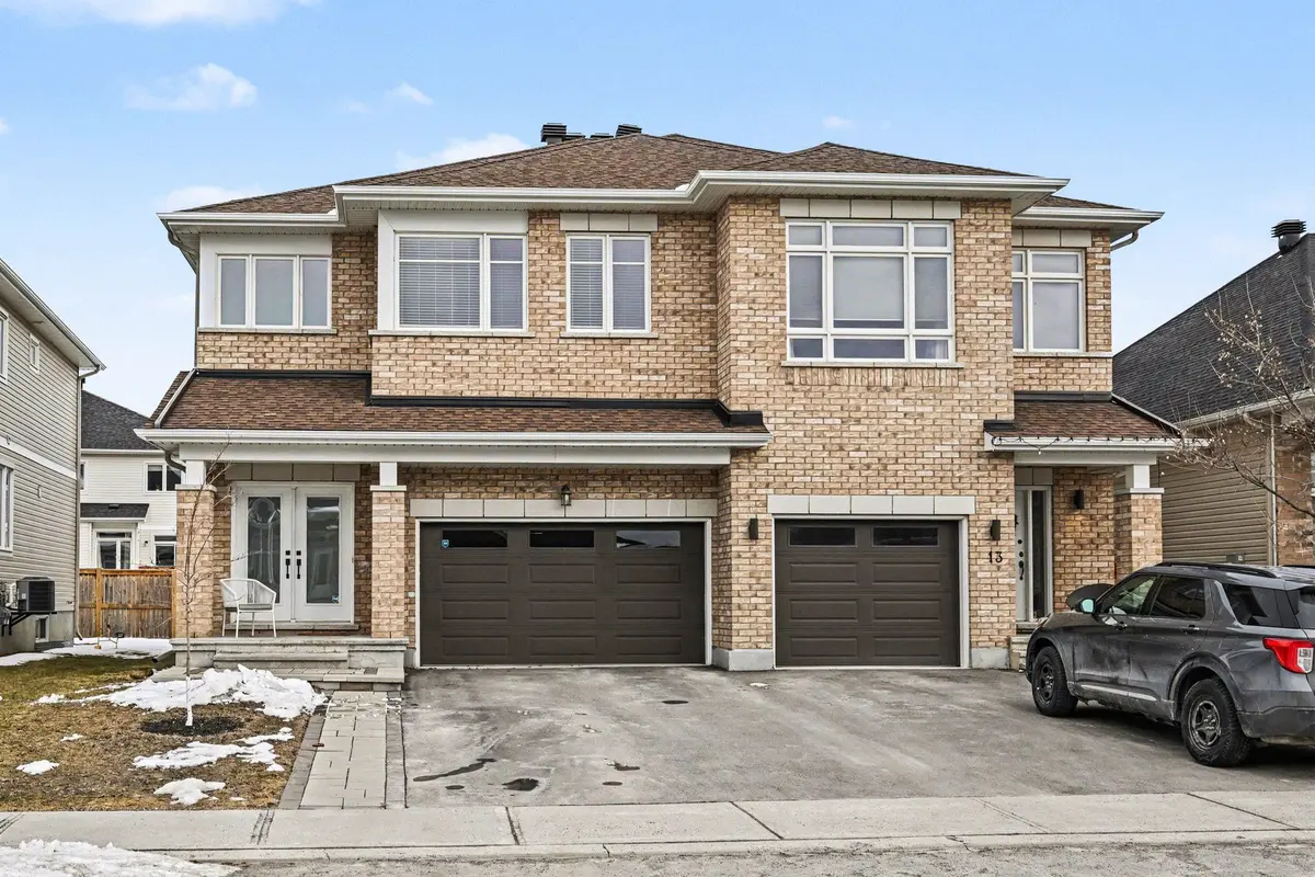 11 Borland DR, Carleton Place, ON K7C 0K7