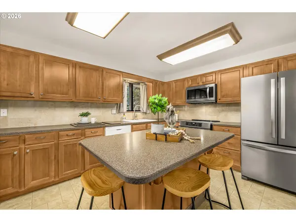 8385 CASON RD, Gladstone, OR 97027