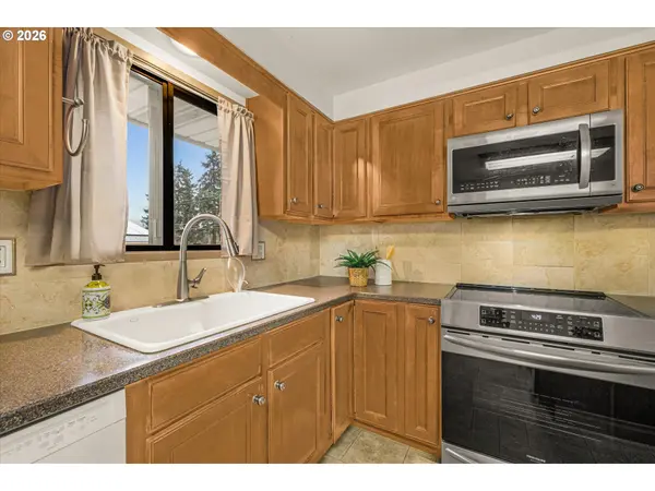 8385 CASON RD, Gladstone, OR 97027