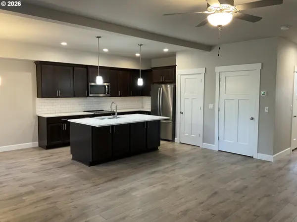 1018 NE REGAN HILL LOOP, Estacada, OR 97023