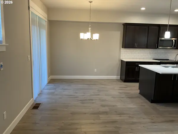 1018 NE REGAN HILL LOOP, Estacada, OR 97023