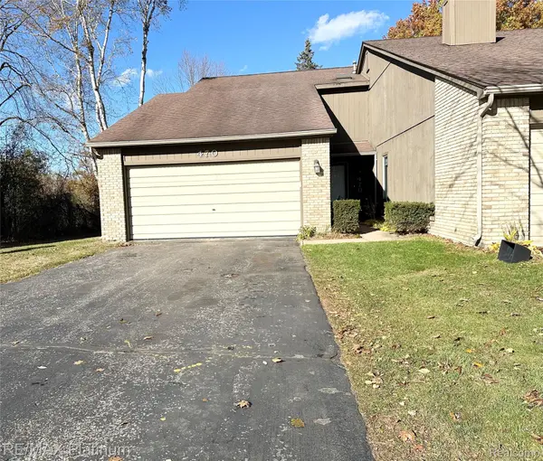 470 Woodstone RD #33, Waterford Charter Township, MI 48327