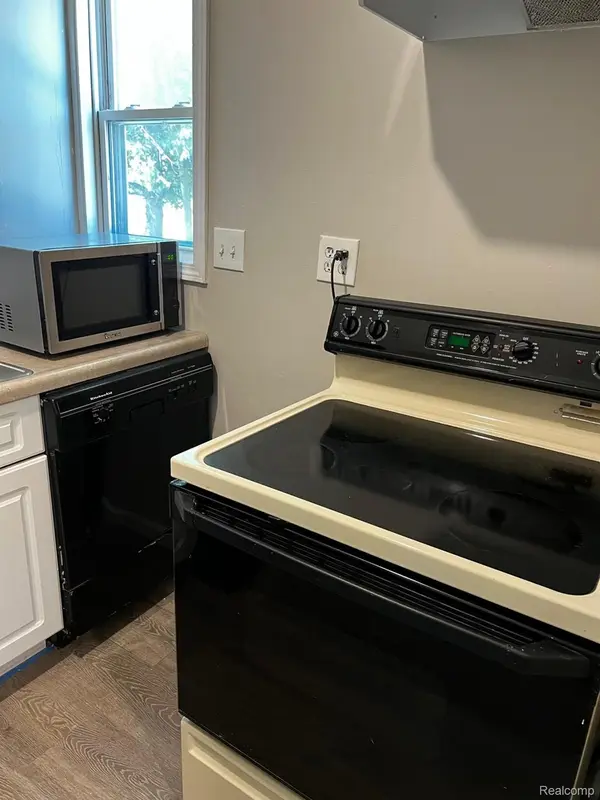 16900 Rockdale ST, Detroit, MI 48219