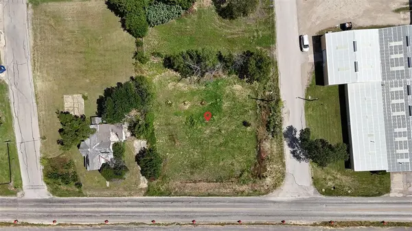 901 N 6th Street, Sanger, TX 76266