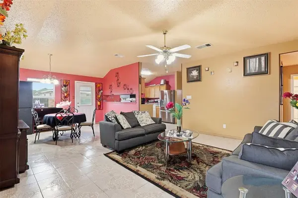 606 W 6th Street, Irving, TX 75060