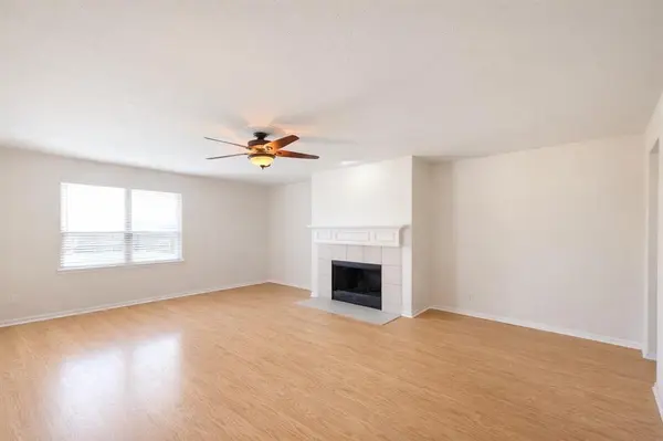 2835 Park Springs Drive, Grand Prairie, TX 75052