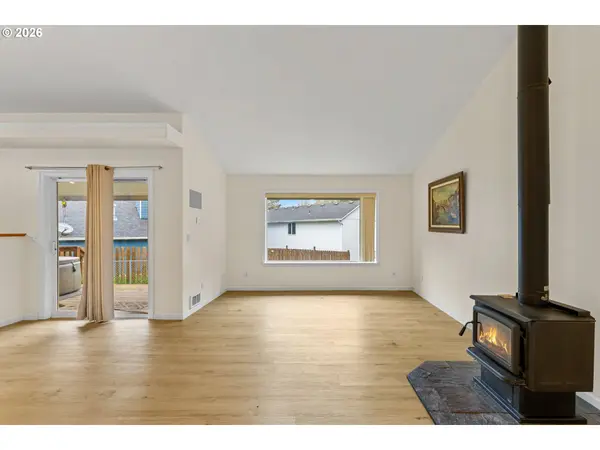 720 SW PIONEER CT, Willamina, OR 97396