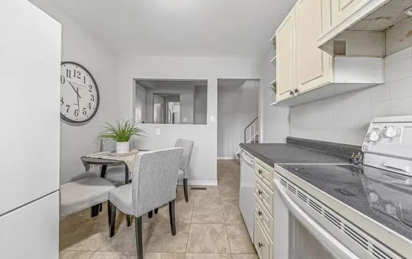 730 Cedar ST ##14, Oshawa, ON L1H 4M6