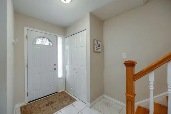 672 Galahad DR, Oshawa, ON L1K 1M2