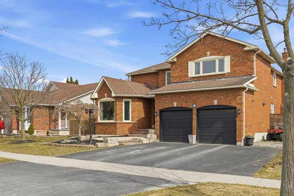 119 Robert Adams DR, Clarington, ON L1E 2C4