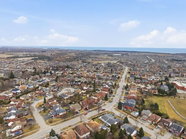 119 Robert Adams DR, Clarington, ON L1E 2C4