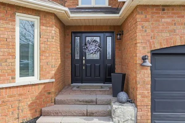 119 Robert Adams DR, Clarington, ON L1E 2C4