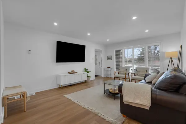 15 Buchanan ST, Barrie, ON L4M 6B7